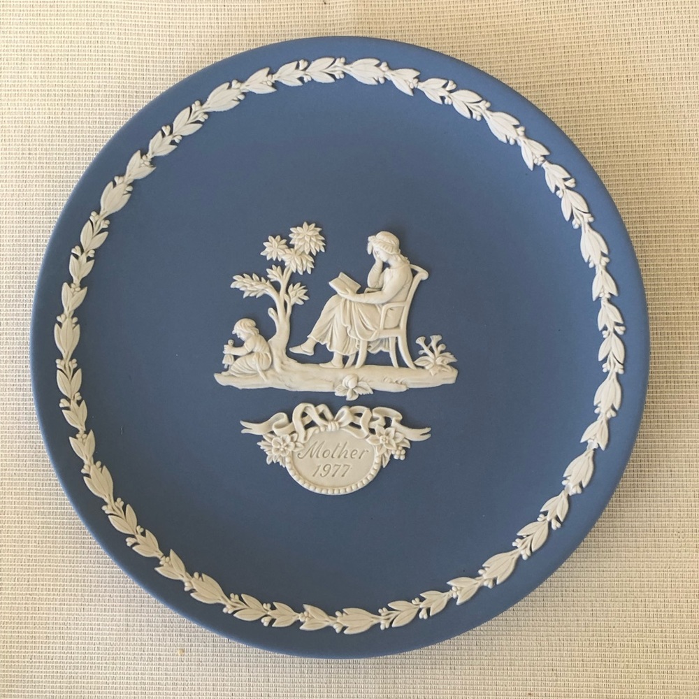Wedgwood 1977 Mother Plate-Pale Blue/White Jasper